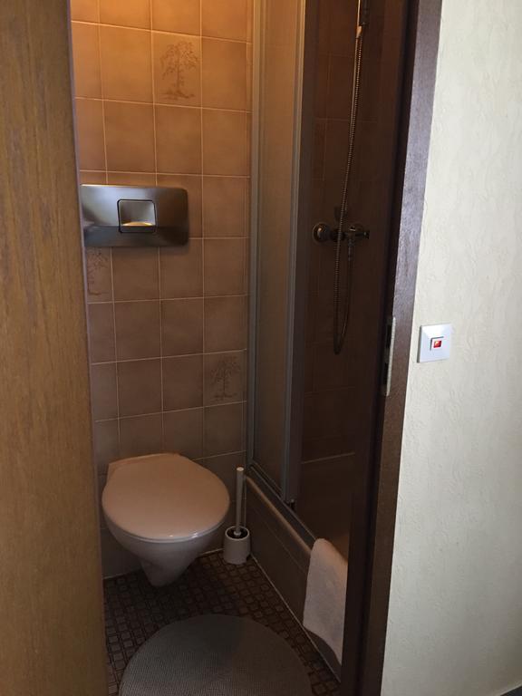 Riverside Airport Hotel Κέλστερμπαχ Εξωτερικό φωτογραφία